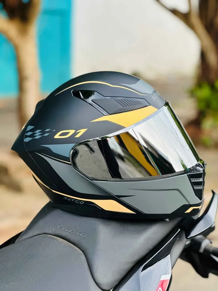 CASCO PARA MOTOS DE LA MARCA SETGO